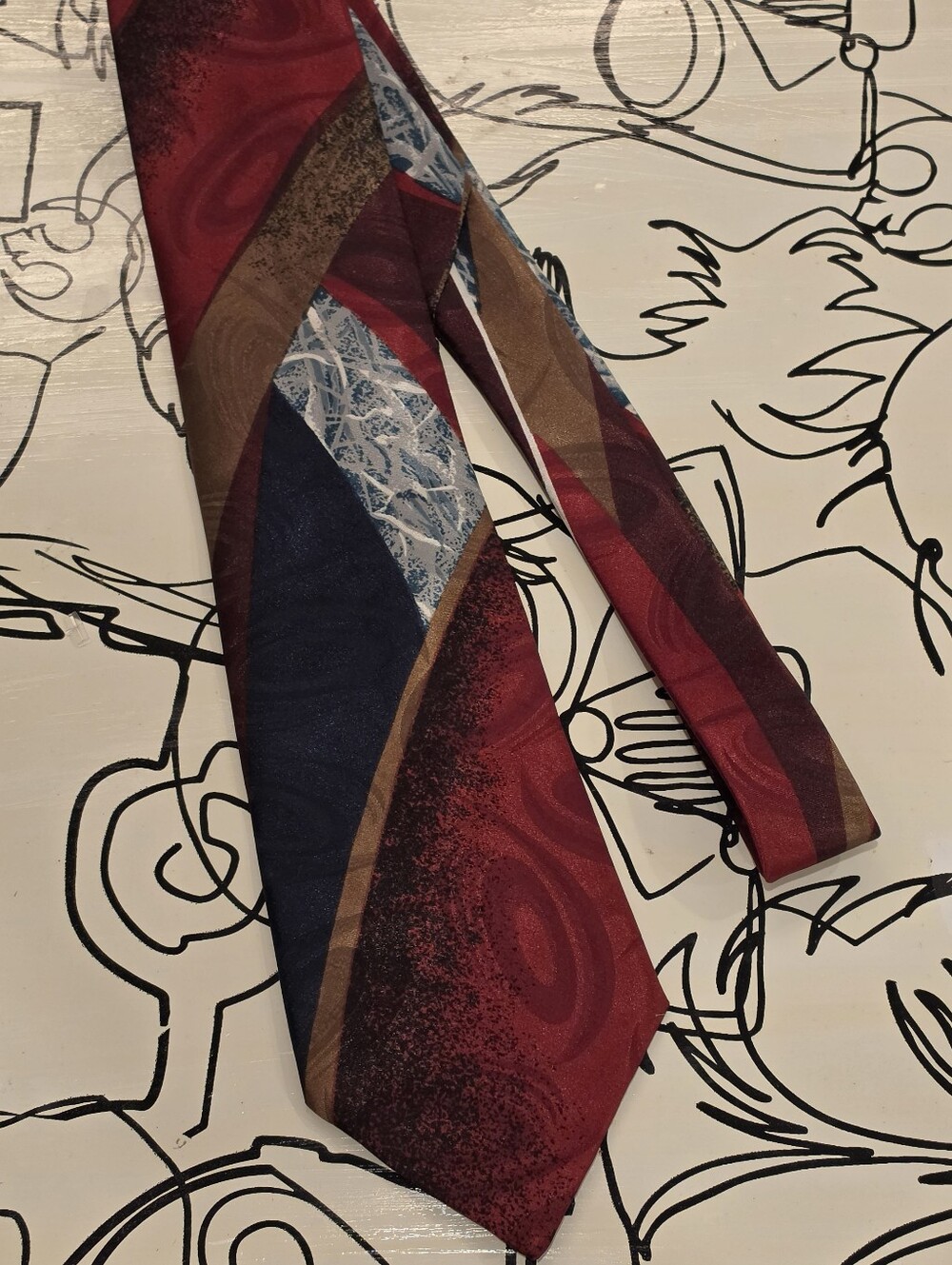 VTG Jeffrey Scott Mens Tie Red Blue Gold Abstract Silk Essence Made in USA 58"